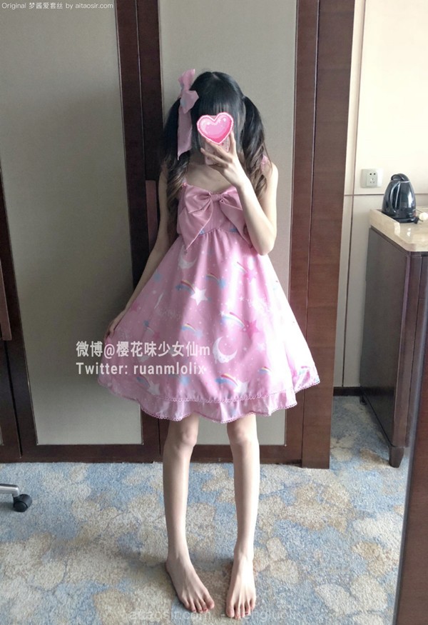 【粉嫩推荐】福利姬@微博网红@软萌萝莉小仙(樱花味少女仙m) 之 洛丽塔粉色物语(74P/2V/1.05GB) COSPLAY-第1张