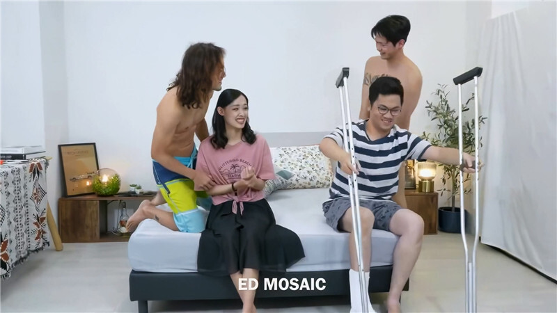 ED Mosaic 新人! 24岁女友若若性慾太强⭐体残的男友希望我找两位帅哥陪她玩3P初体验
