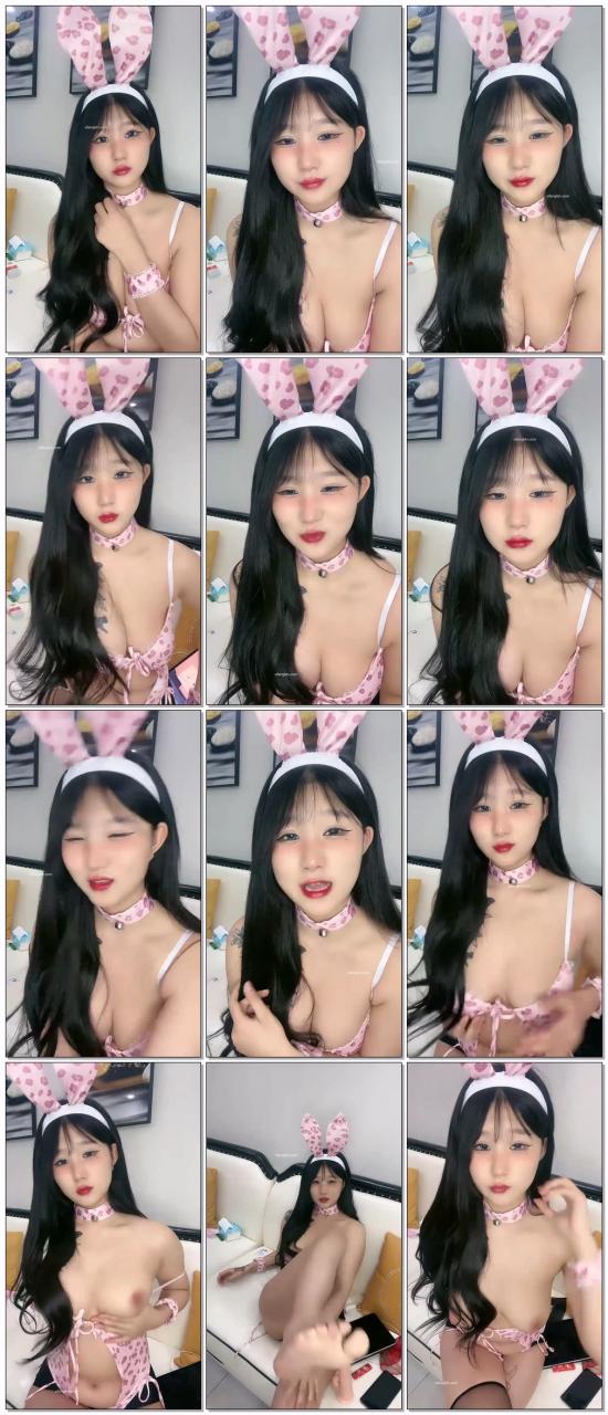 半糖童颜巨乳04年玩偶姐姐-回归穿着连体黑丝和小伙各种体位啪啪，超会口交，还自插屁眼