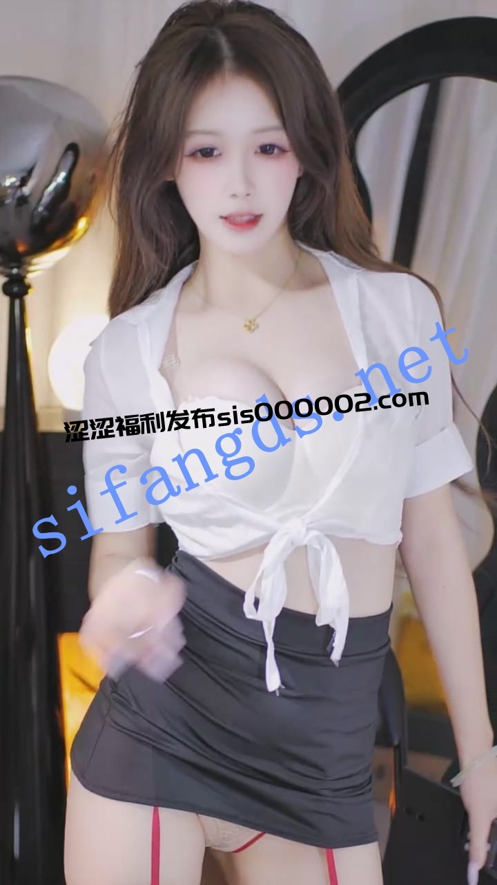 ⭐【漂漂直播】安安  深沟大奶 擦边大尺度露内性感骚舞