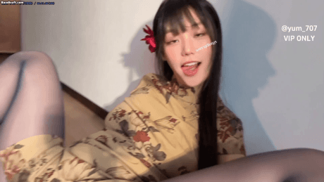 【推特 yum_707/玉米】最新VIP专享 开档丝袜 手指紫薇 很骚