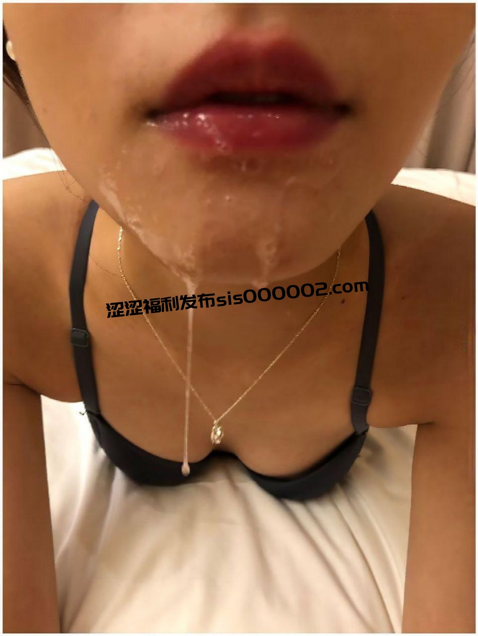 土豪无套玩弄极品反差母狗空姐，，黑丝制服，深喉玩弄