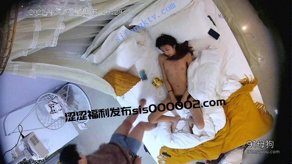 12-30❤️酒店偷拍❤️小情侣操完就退房，大哥开房大保健3V【4.26G】