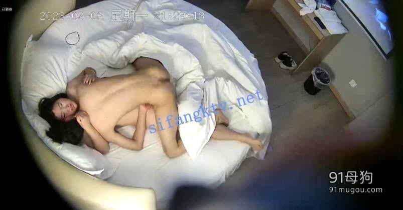 02-06❤️酒店偷拍❤️文艺瘦弱男和巨乳丰满妹的持续大作战【1G】