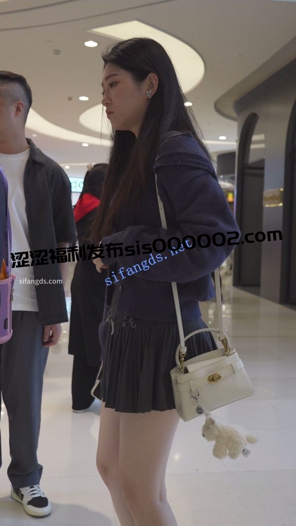 (BC-AA-587)百褶裙美女逛商场..细内衬挡不住微透蕾丝边内裤【1V】【448M】