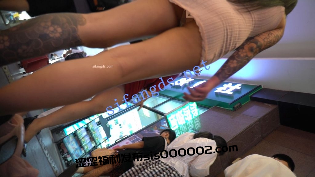 【永久专享】（空城原创）恨天高包臀裙纹身小姐姐，干净白N包裹肥臀【1V】【597M】